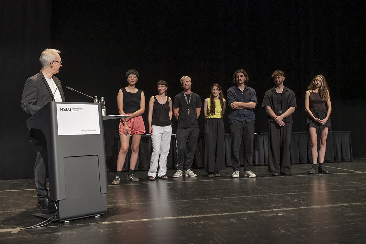 Preisträgerinnen und Preisträger ST.ART – Nachwuchsförderpreis Kultur – DESIGN FILM KUNST 2025 mit Pius Strassmann / Foto: Priska Ketterer